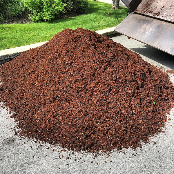 Hattoy's delivers mulch to RI